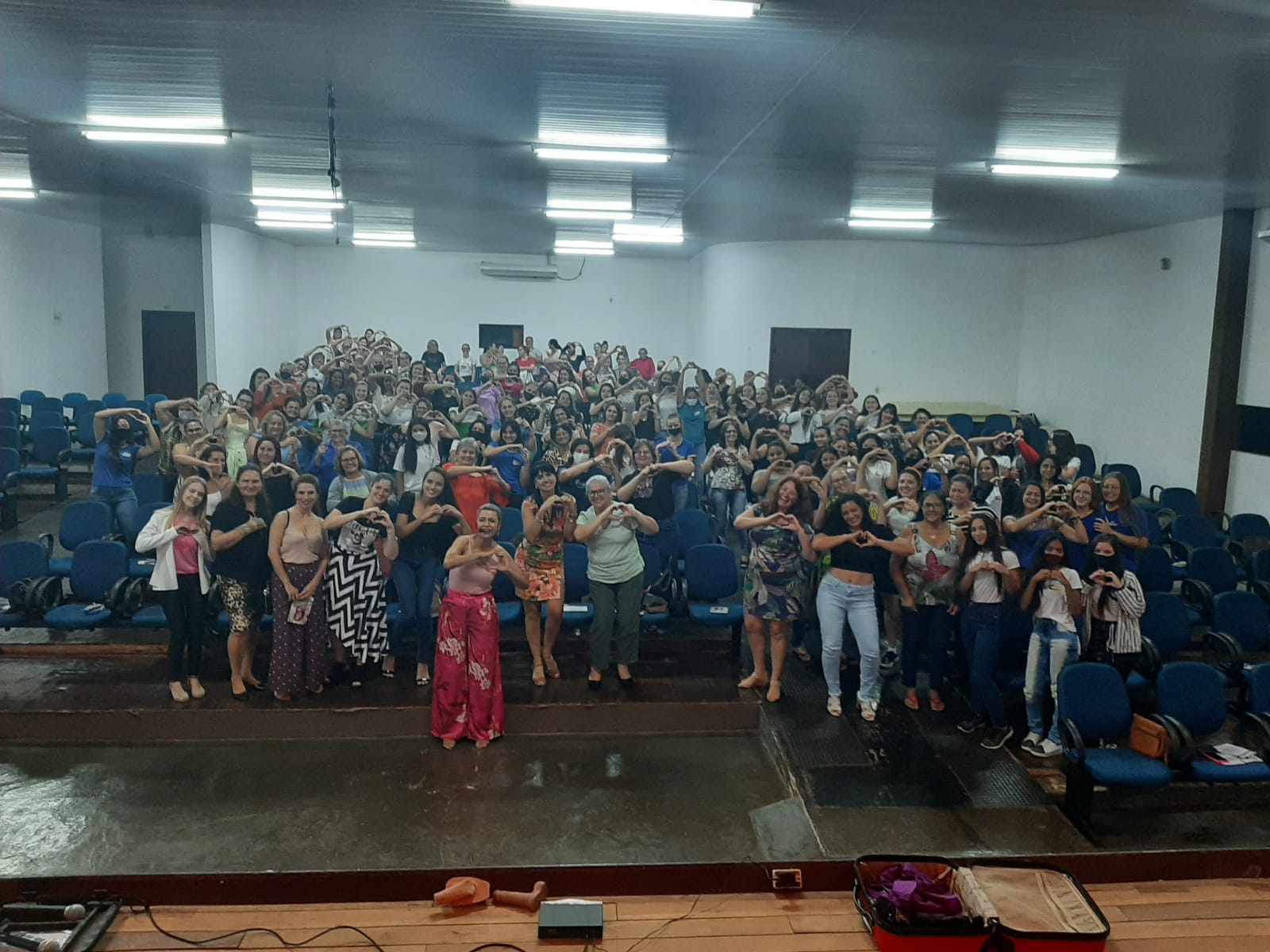 Palestra reúne mulheres em Capitão Leônidas Marques